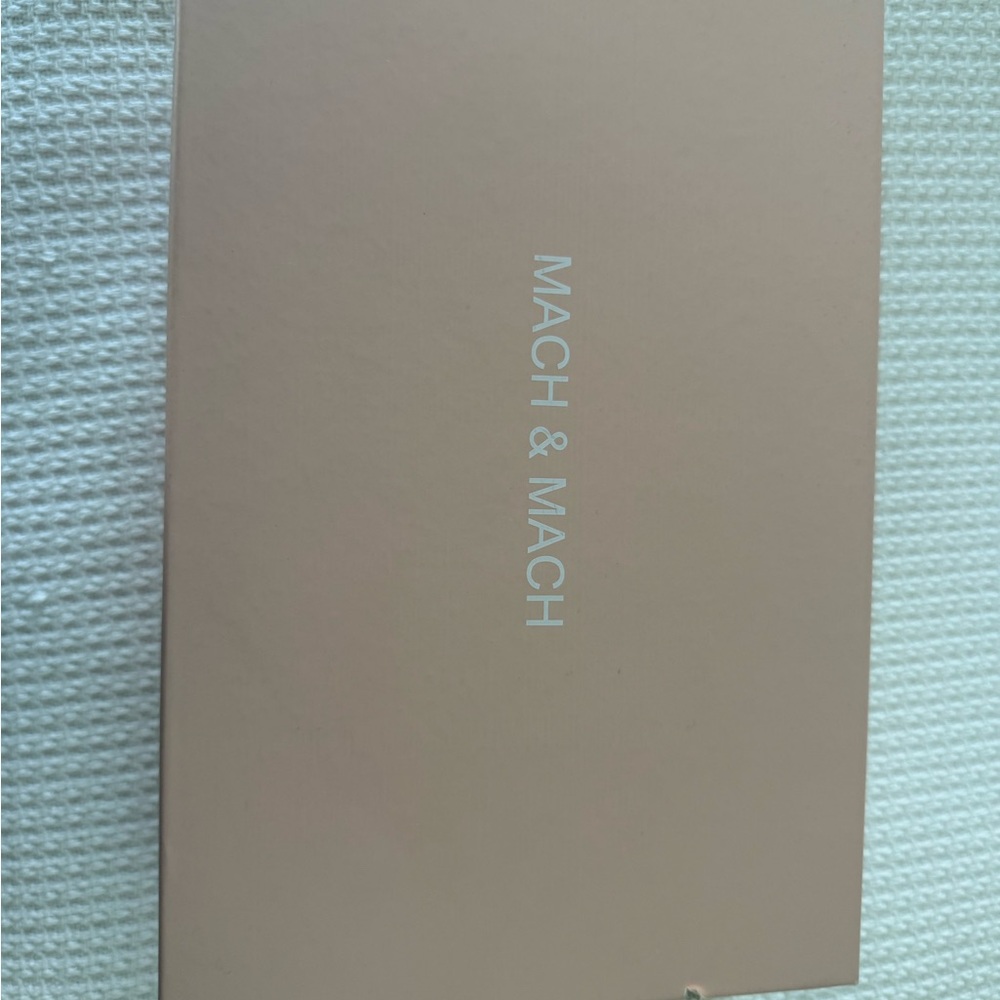 MACH & MACH Tan Gift Box - Picture 2 of 6